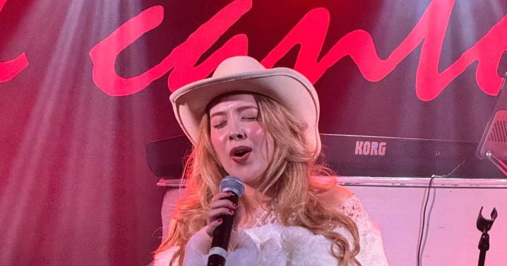 Sandra Fes estrena su nuevo álbum “Un Año Contigo” en CDMX