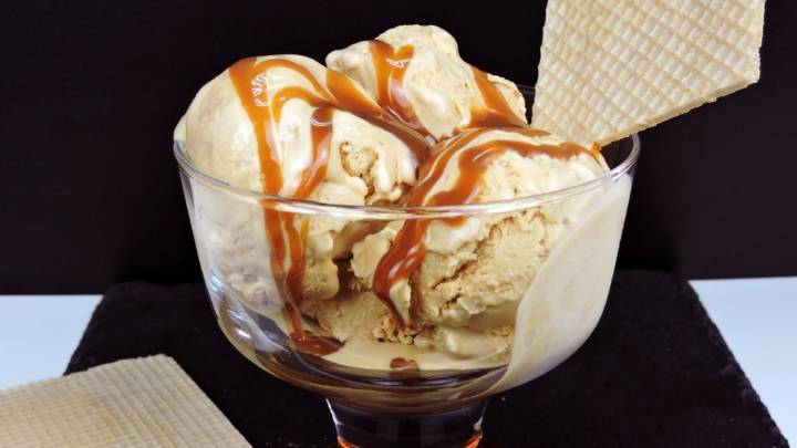 Helado de flan y dulce de leche casero: anotá esta receta que rinde mucho y te salva el postre del finde