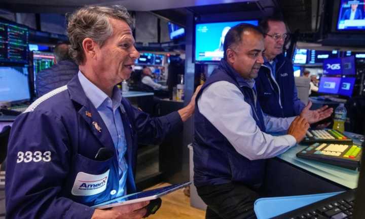 Apple's rally pulls Wall Street to the cusp of its record