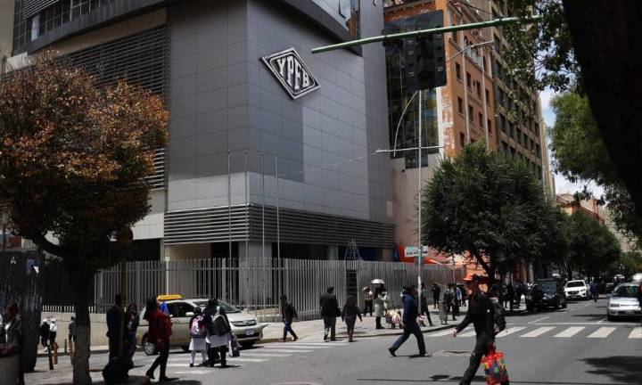 Una crisis de combustible marca la segunda vuelta presidencial en Bolivia