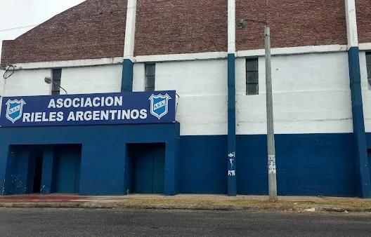 Un hombre de 50 años que se preparaba para un partido de básquet, falleció en el club Rieles Argentinos