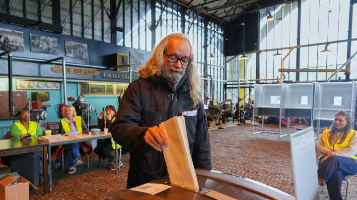 The Dutch election is tied, joining a list of memorable close contests. Here are a few others