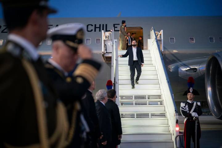 Presidente Boric aterriza en Italia para visita de trabajo: se reunió con el Papa León XIV
