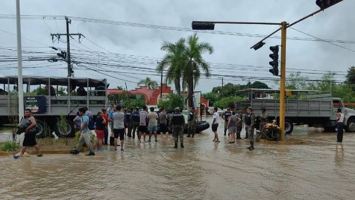 Inundación y tragedia en Poza Rica: familias buscan a desaparecidos tras desbordamiento del río Cazones