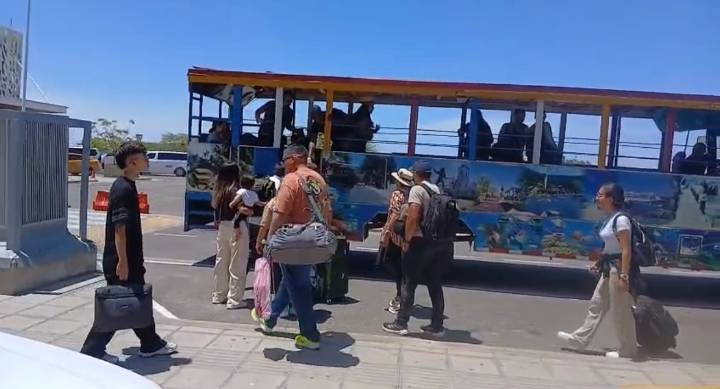 “Chivas recoge pasajeros”: nueva modalidad que afecta a conductores en el aeropuerto de Santa Marta