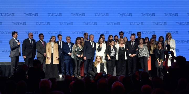 TAEDA festejó sus 20 años en La Rural y presentó un libro sobre las ventajas de usar IA en causas humanitarias