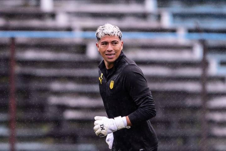 VIDEO. Brayan Cortés comete dos graves errores en derrota de Peñarol y se llena de críticas en Uruguay: “Falló en el arco”