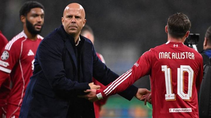 Liverpool profundizó su crisis deportiva sufriendo una dura eliminación con Alexis Mac Allister en cancha