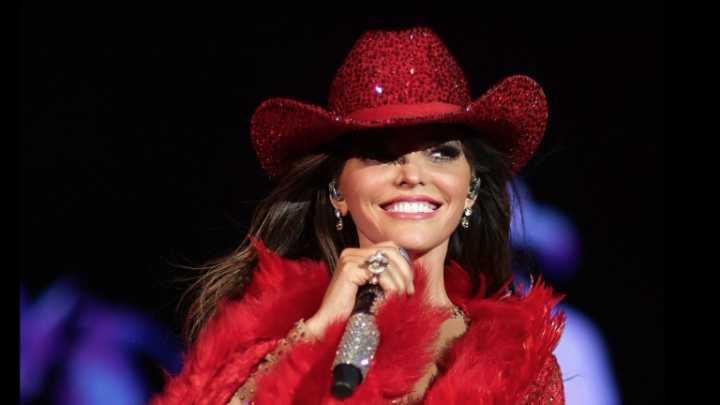 ‘Estalla’ Ana Bárbara en pleno concierto, tras una falla técnica en el audio