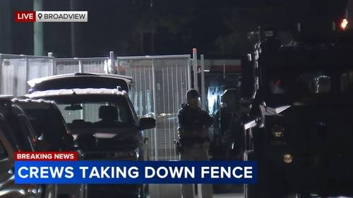 ICE Chicago news: Crews appear to start dismantling Broadview ICE facility fence; deadline is 11:59 p.m. Tuesday