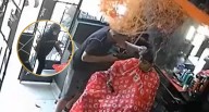El preciso instante en el que delincuente mata a balazos a joven que se cortaba el pelo en barbería de Ancón Criminal ingresó al local de Ancón con el rostro tapado con una mascarilla. Víctima logró e