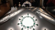 Detienen a dos sospechosos del robo millonario de joyas en el Louvre