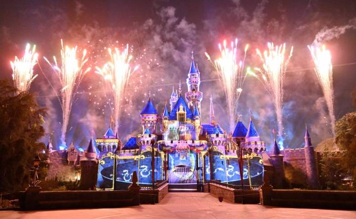 Last chance to buy cheap Disneyland tickets this year