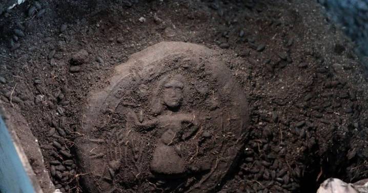 Ancient bread with picture of Christ reveals what son of God actually looked like