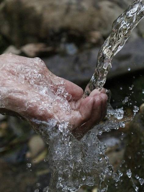Acceso al agua potable en zonas rurales andinas: soluciones comunitarias frente a la escasez