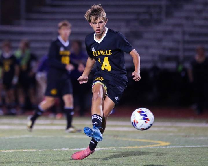 Corder sets single-season scoring record as Warren De La Salle rolls by Grosse Pointe North and into district finals