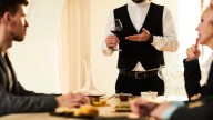 Restaurante busca mozo o sommelier para sumar a su equipo de trabajo: cómo postularse