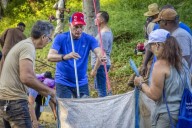 (VIDEO) Presidente cubano participa en labores de higienización en La Habana