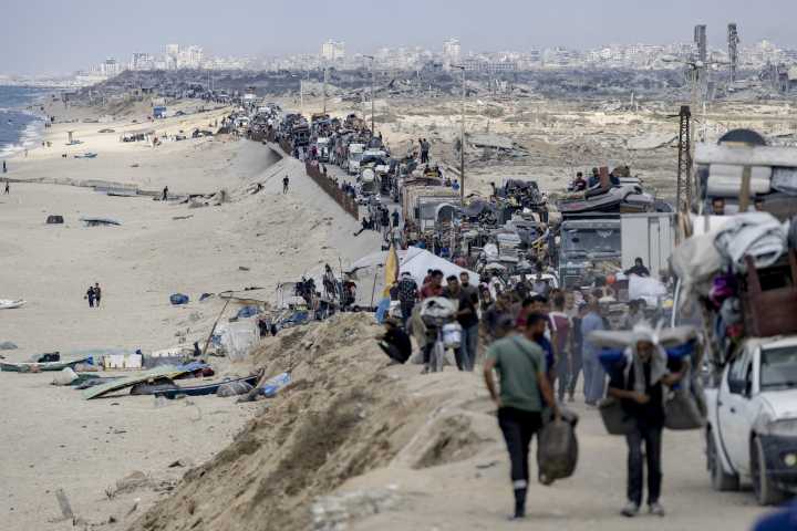 El éxodo palestino en Gaza supera la capacidad de la ayuda humanitaria