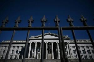 US budget deficit narrows just slightly despite tariff revenues