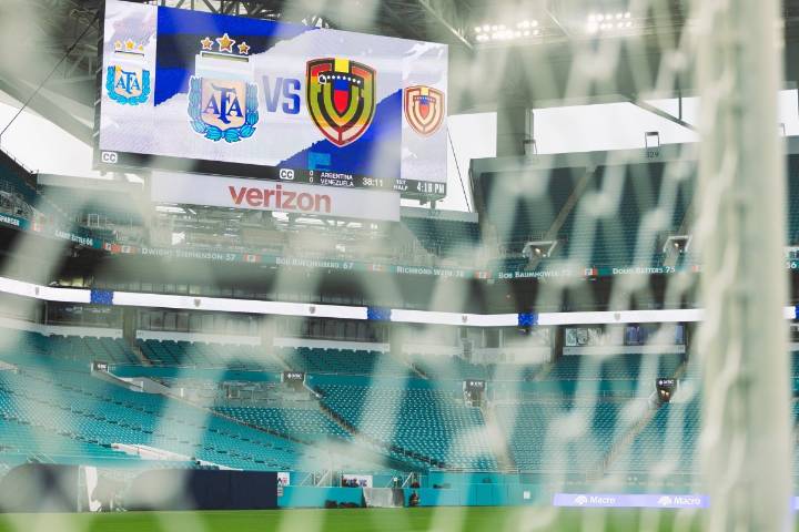En vivo: sin Messi, la Scaloneta se mide ante Venezuela