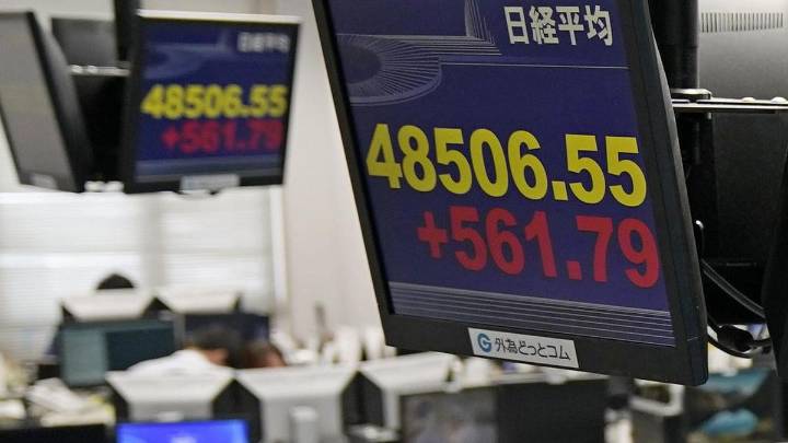 Markets 
                                              Premium
                                            Global markets unnerved but not derailed by politics