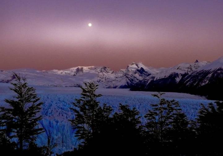 Glaciar Perito Moreno bajo la luna llena: una prueba piloto para visitas nocturnas en el Parque Nacional Los Glaciares