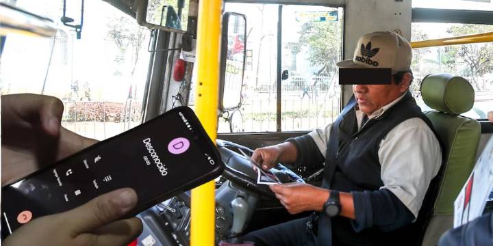 Extorsionadores suben a bus y amenazan chofer para enviar mensaje a transportistas en VES: “Te vamos a matar”