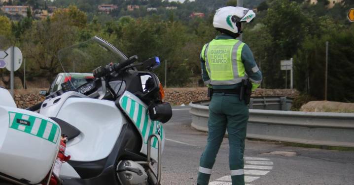 Inmovilizan en Petra un autocar de invitados a una boda tras detectar que el chófer quintuplicaba la tasa de alcoholemia