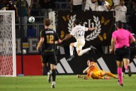 Deadspin | Galaxy capitalize on early red card, top short-handed FC Dallas