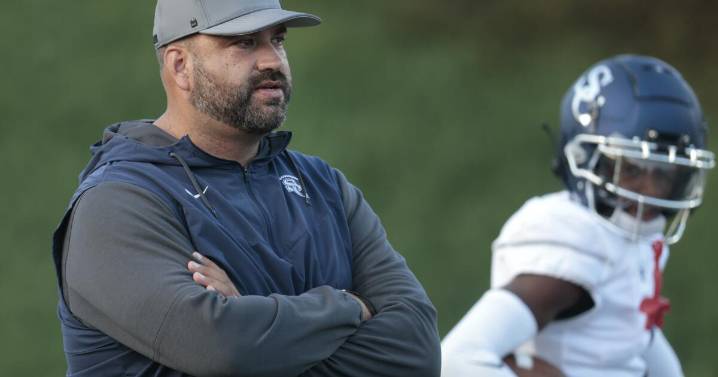 Cramping controversy highlights a night of high school football madness