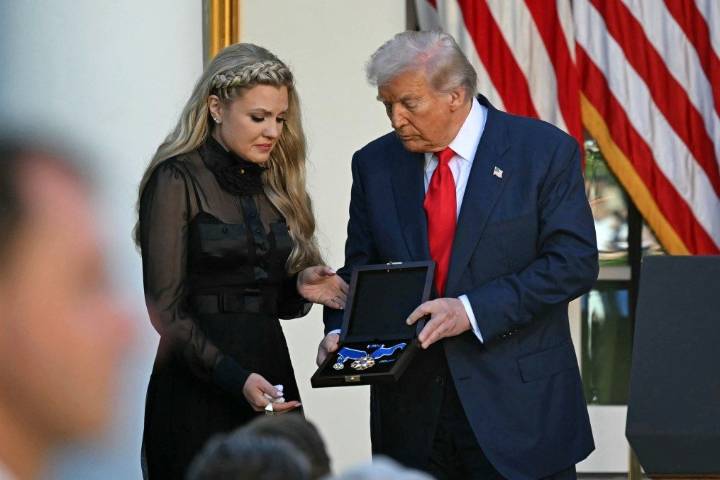 Trump entregó de forma póstuma la Medalla Presidencial de la Libertad a Charlie Kirk