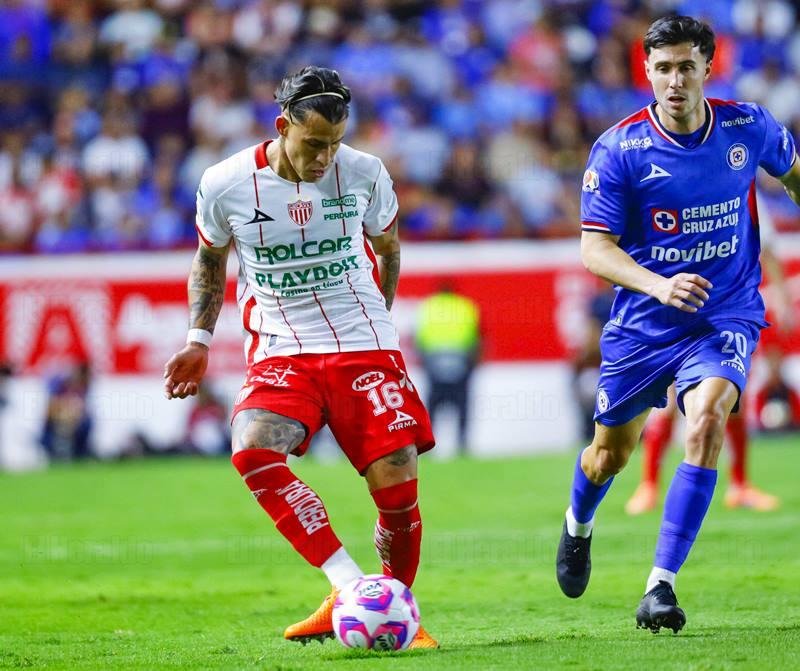 Le roba Palavecino triunfo a Cruz Azul con golazo