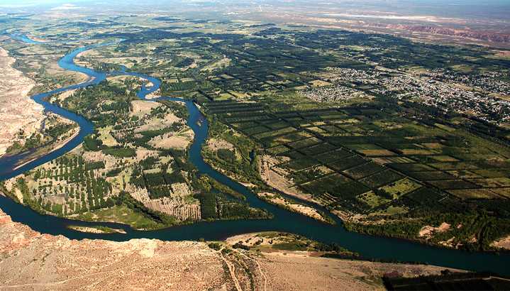 Los menonitas de Guatraché compraron un campo de 5 mil hectáreas en la costa del río Negro