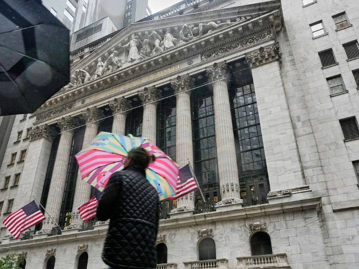Top U.S. financiers sound alarm on lending standards