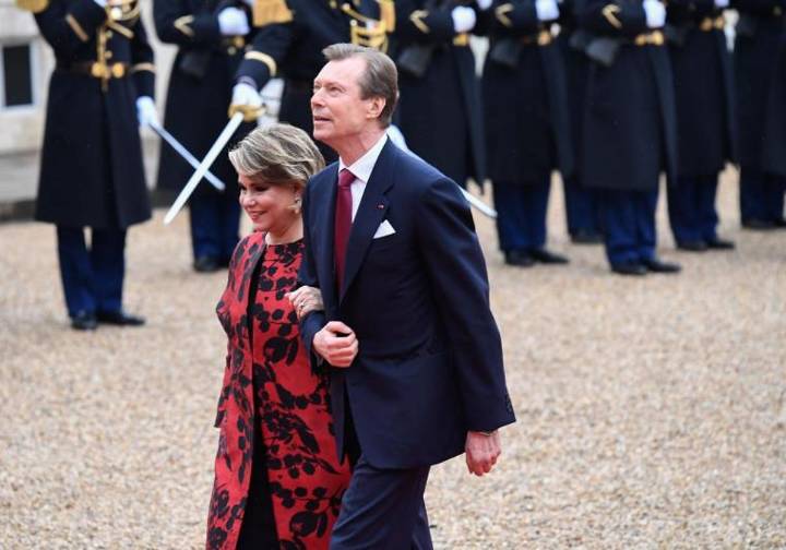 El gran duque Enrique de Luxemburgo da el relevo a su hijo Guillermo después de 25 años como jefe de Estado