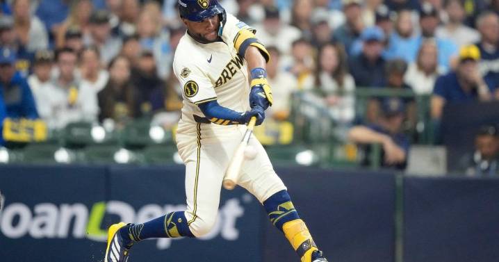 Brewers' Jackson Chourio hops off field with apparent hamstring injury in Game 3