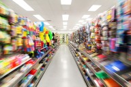 Malls chinos bajo la lupa: formalidad parcial y productos peligrosos alertan a la CNC