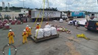 Armada establece tercer puente marítimo, lleva maquinaria pesada