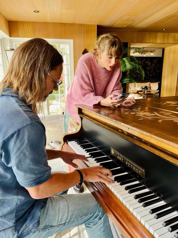 Taylor Swift Shares ‘Life of a Showgirl’ Studio Pics, Songs With Voice Notes