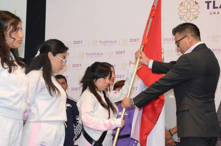 Abanderan a delegación tlaxcalteca que participará en los Juegos Nacionales Populares Conade 2025