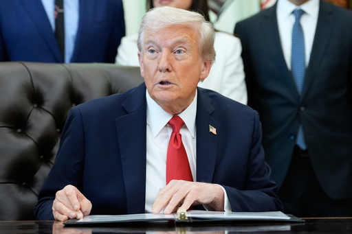 Trump anuncia acuerdo con fabricante para abaratar fármaco de fertilidad para pacientes de FIV