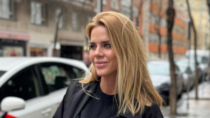 Amelia Bono arrasa con el look total black más cañero de la temporada (y todo es de Zara)