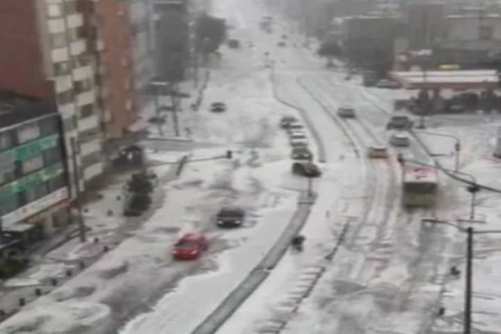 Bogotá se tiñó de blanco: intensa granizada sorprende a la ciudad y causa emergencias