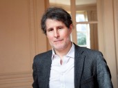 Giuliano Da Empoli: "Los depredadores quieren liquidar élites, reglas y el Estado de derecho, son personalidades sin límites que terminan peleados como Trump y Elon Musk"