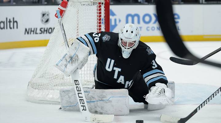Oilers acquire goalie in Mammoth trade