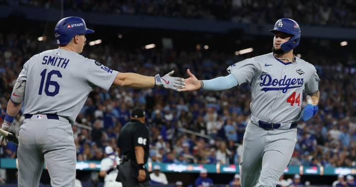Dodgers mull World Series lineup change; Shohei Ohtani laughs off Toronto chants