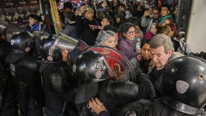 Palos afuera, circo adentro