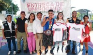 Gobierno Municipal entrega uniformes nuevos a los alumnos de la Escuelita Deportiva Municipal de Ciudad Mujeres