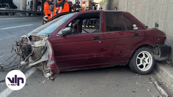Tres jóvenes salieron eyectados tras violento choque bajo Puente Varoli en Talca
